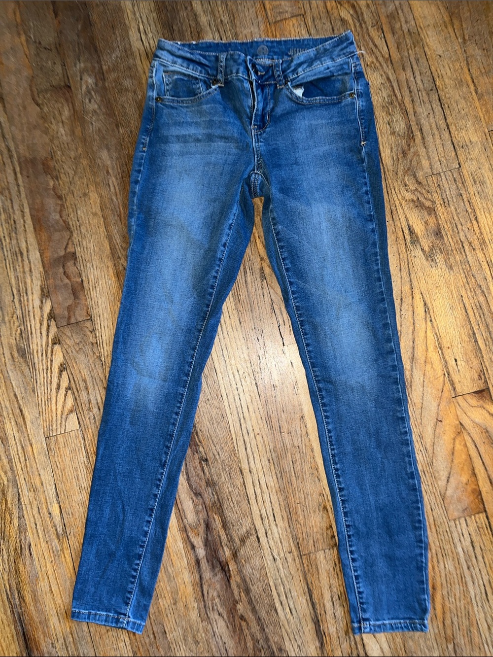 Women's Skinny Stretch Jeans in Medium Blue